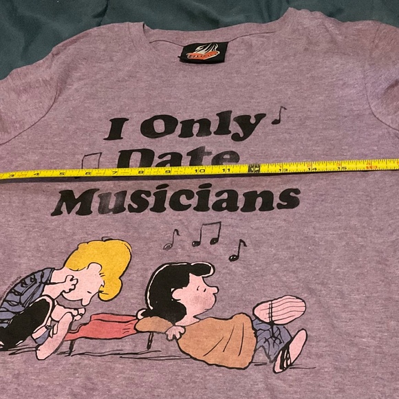 Peanuts and the Gang t-shirt by TAKE COVER SIZE LARGE - Picture 4 of 9